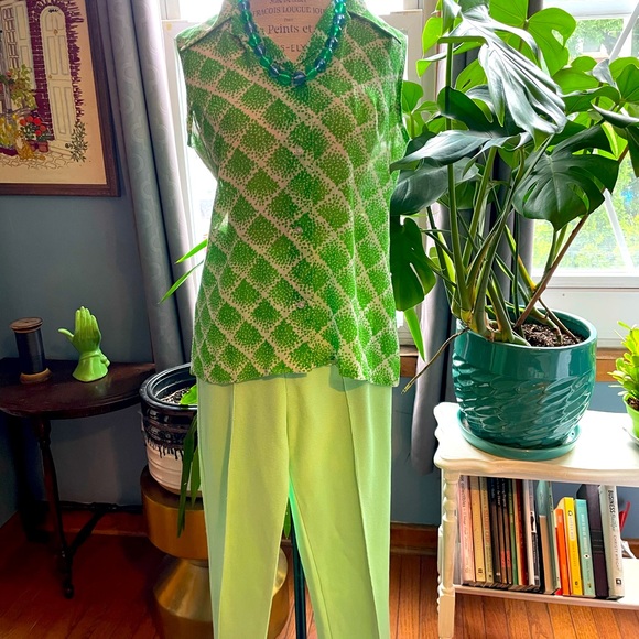 Vintage green outfit with blouse, pants and necklace - Picture 10 of 10